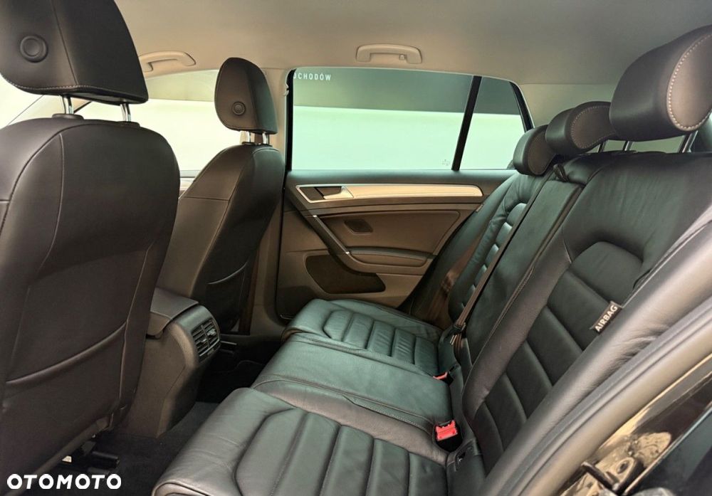 Volkswagen Golf - 25