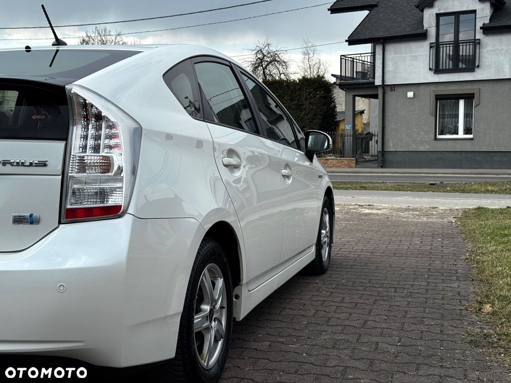 Toyota Prius - 30
