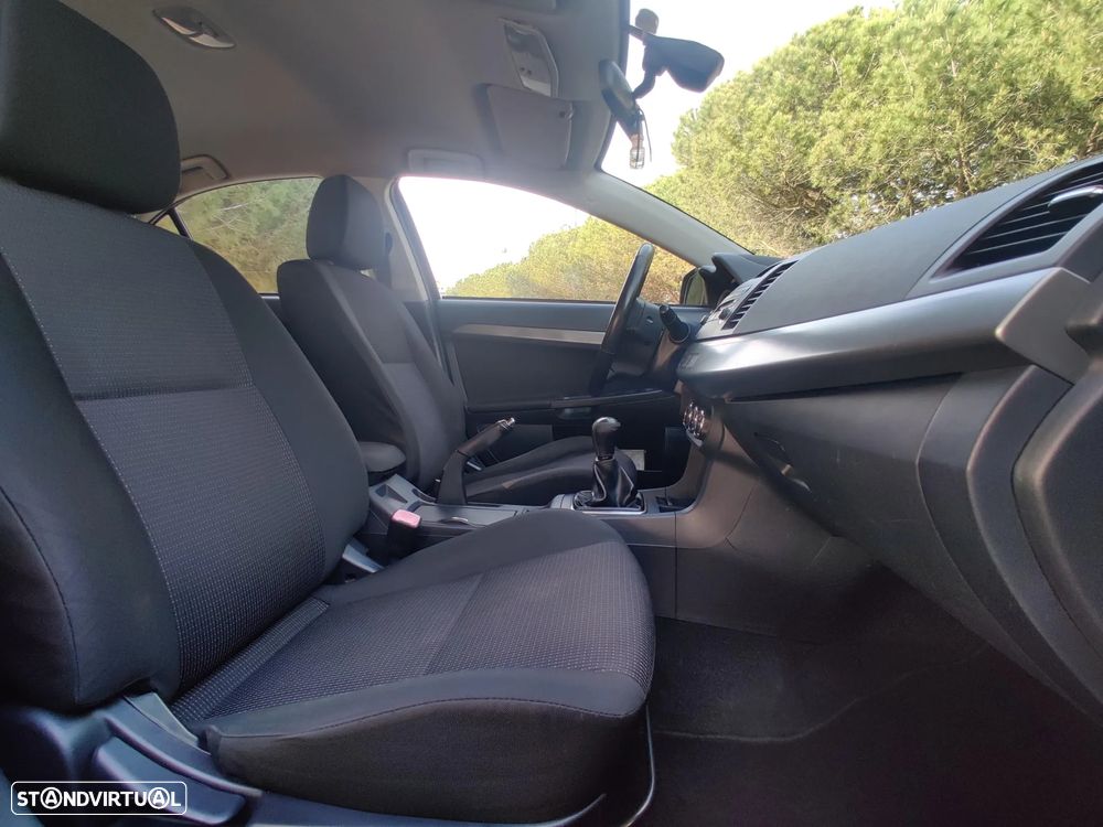 Mitsubishi Lancer 1.6 Invite Black Edition ClearTec - 23