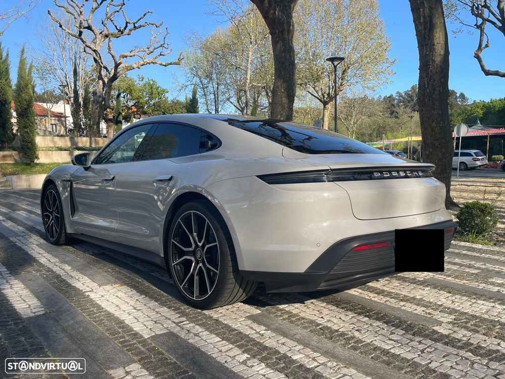 Porsche Taycan 4 - 11