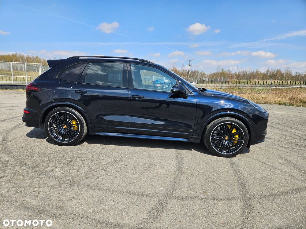 Porsche Cayenne - 4