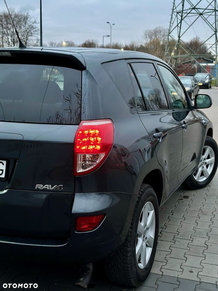 Toyota RAV4 - 6