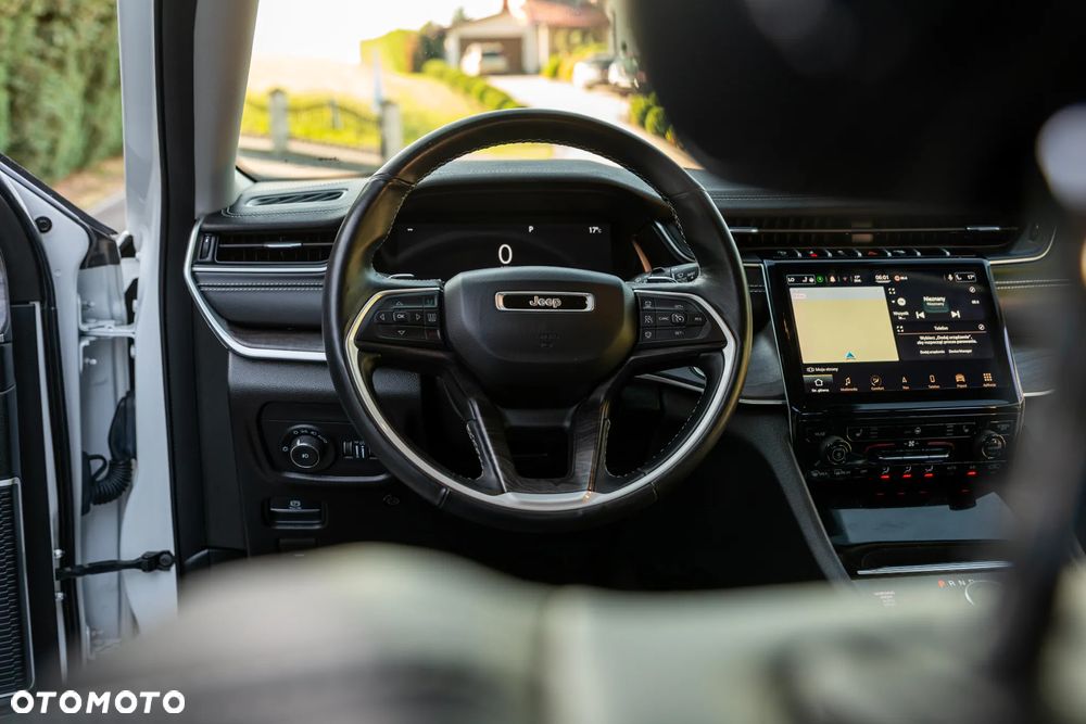 Jeep Grand Cherokee - 23