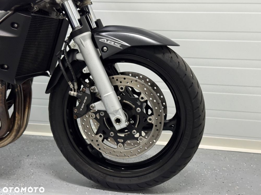 Suzuki GSR - 8