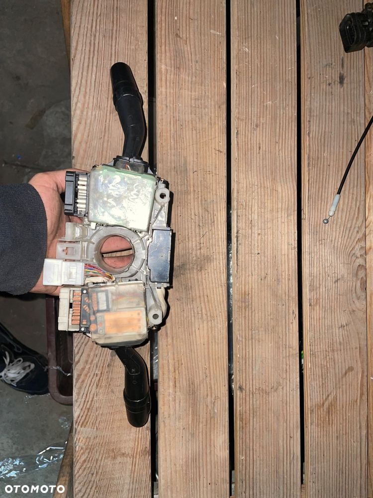 PRZEŁĄCZNIK KIERUNKOWSKAZÓW ŚWIATEŁ WYCIERACZEK TOYOTA RAV4 1994-1999 - 2