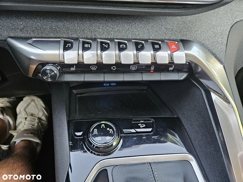 Peugeot 5008 1.2 PureTech Allure S&S - 23