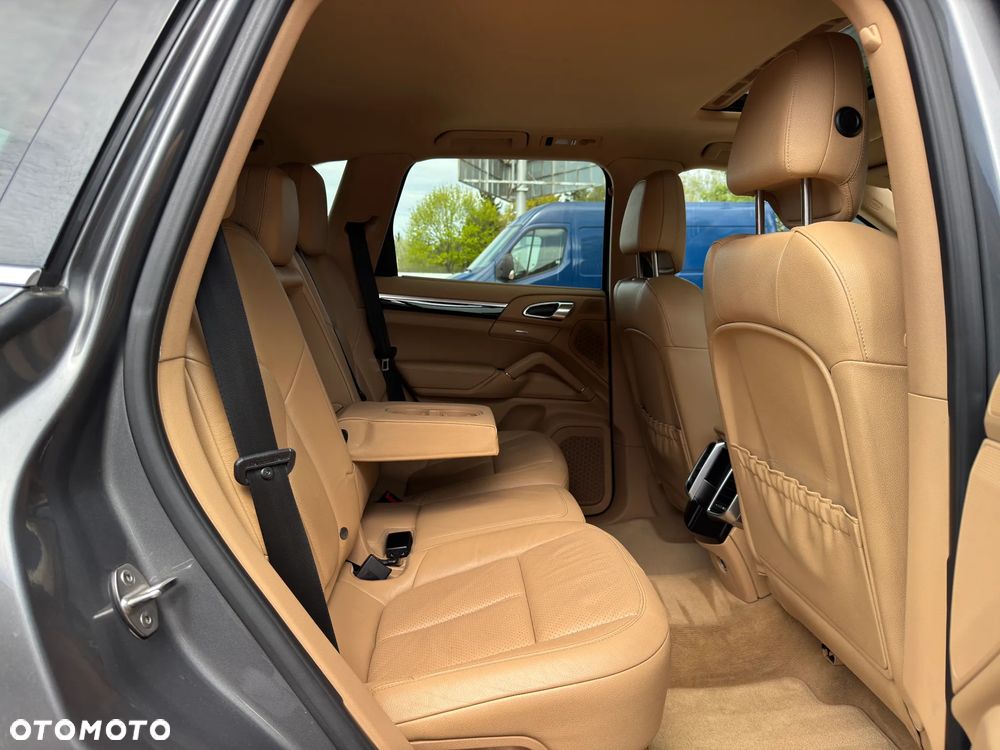Porsche Cayenne - 22