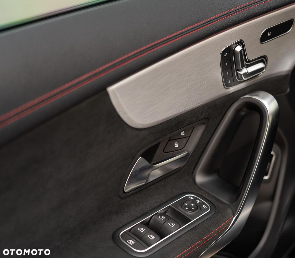 Mercedes-Benz CLA 250 4-Matic AMG Line 7G-DCT - 20