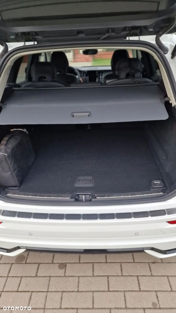 Volvo XC 60 B5 B AWD Plus Dark - 9