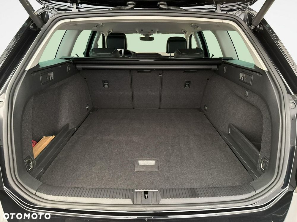 Volkswagen Passat - 20