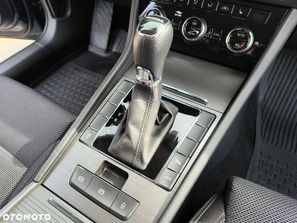 Skoda Superb 1.5 TSI Style DSG - 22