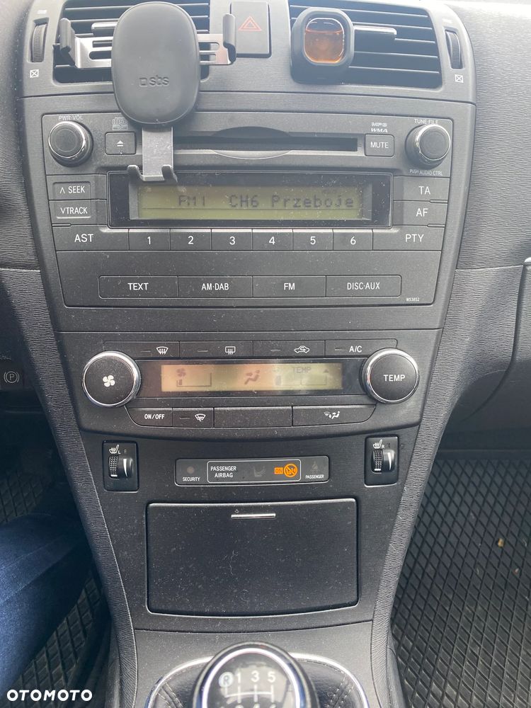 Toyota Avensis 1.6 - 8