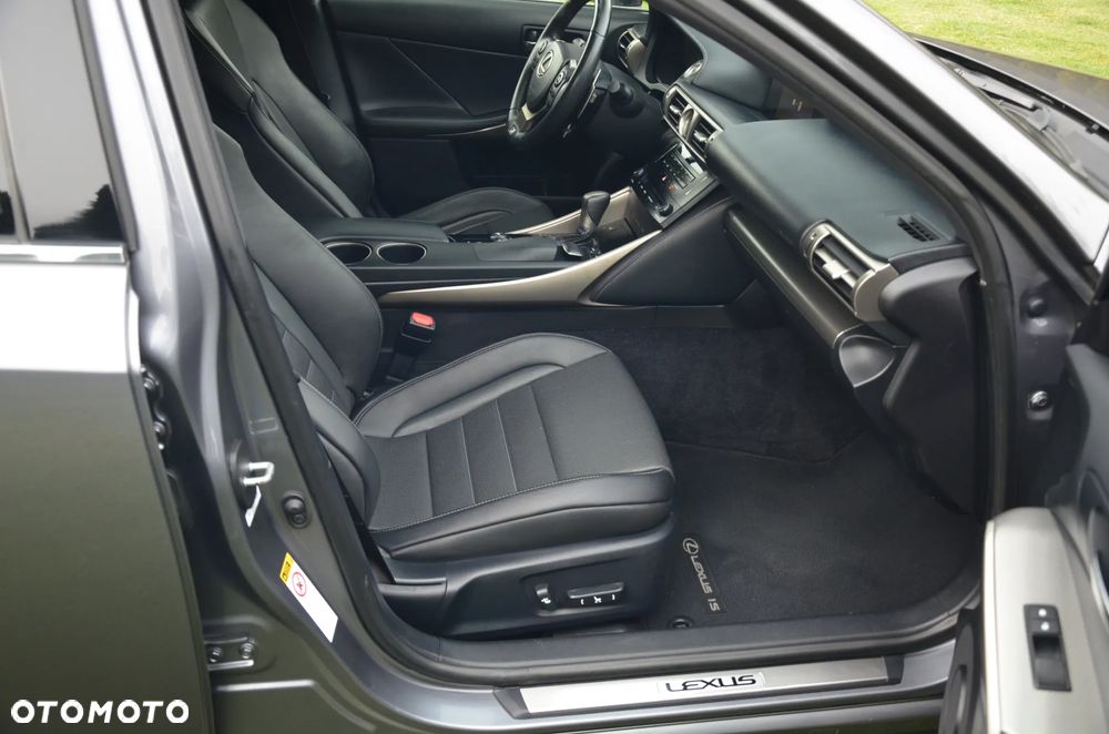 Lexus IS 250 F Sport - 25