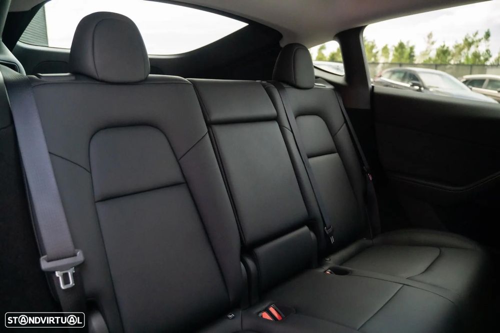 Tesla Model Y Performance Dual Motor AWD - 32