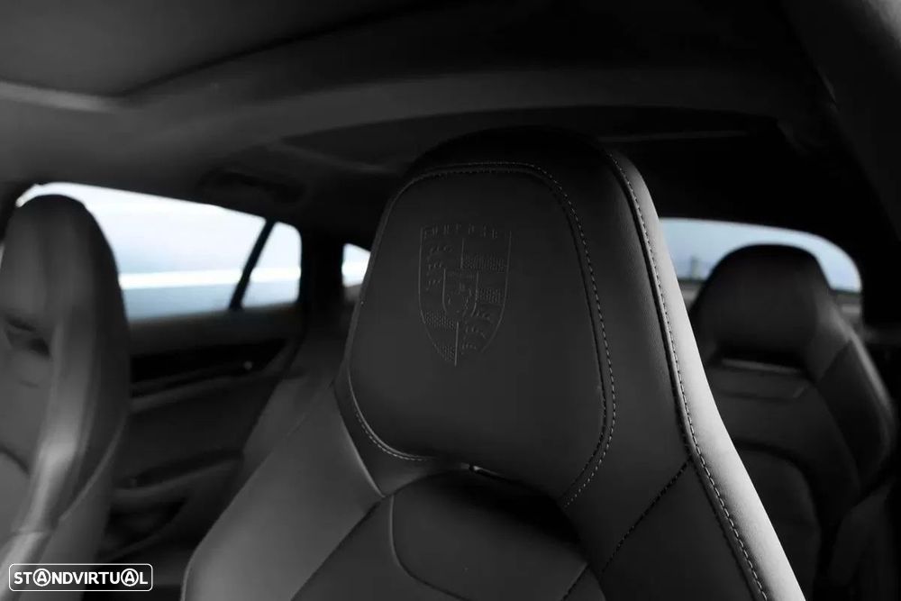 Porsche Panamera 4 E-Hybrid - 11
