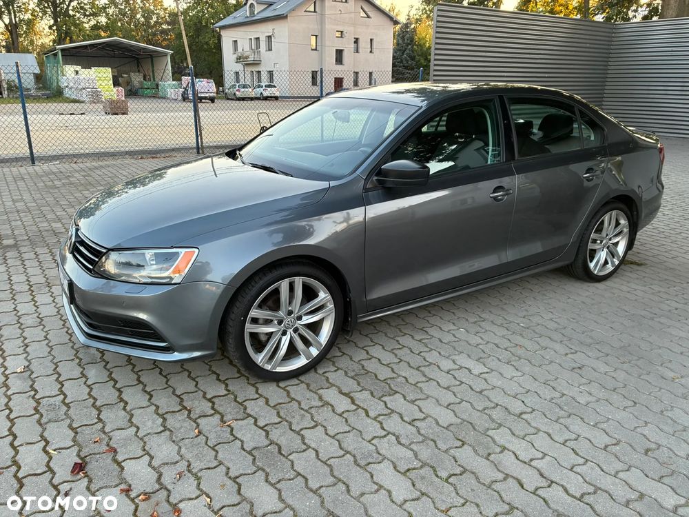 Volkswagen Jetta - 4