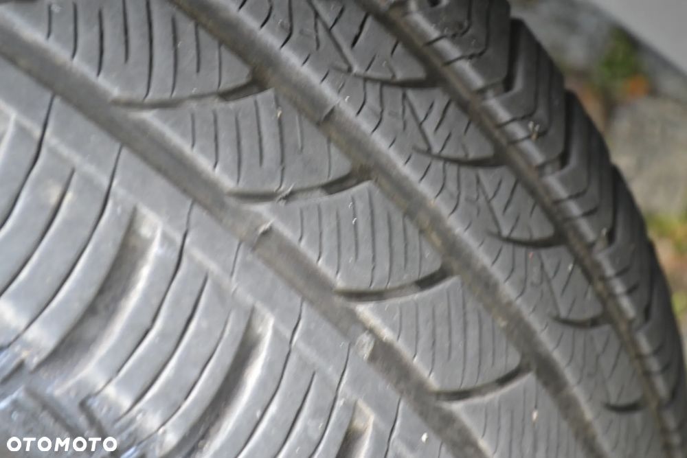 Ford Kuga 2.0 TDCi 2x4 Titanium - 23