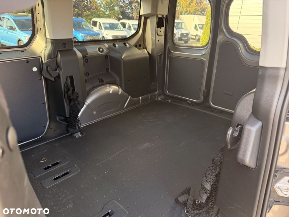 Ford Transit Connect - 28