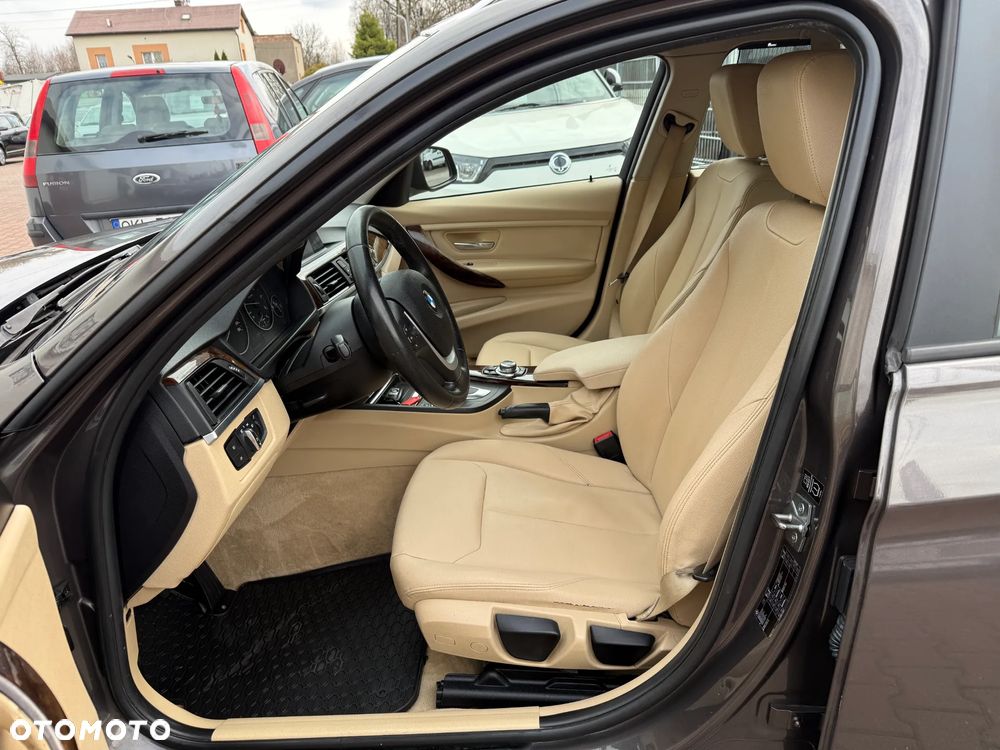 BMW Seria 3 318d Luxury Line - 12