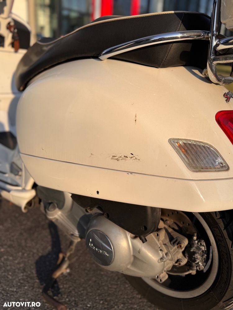 Vespa GTS 300 IE - 12