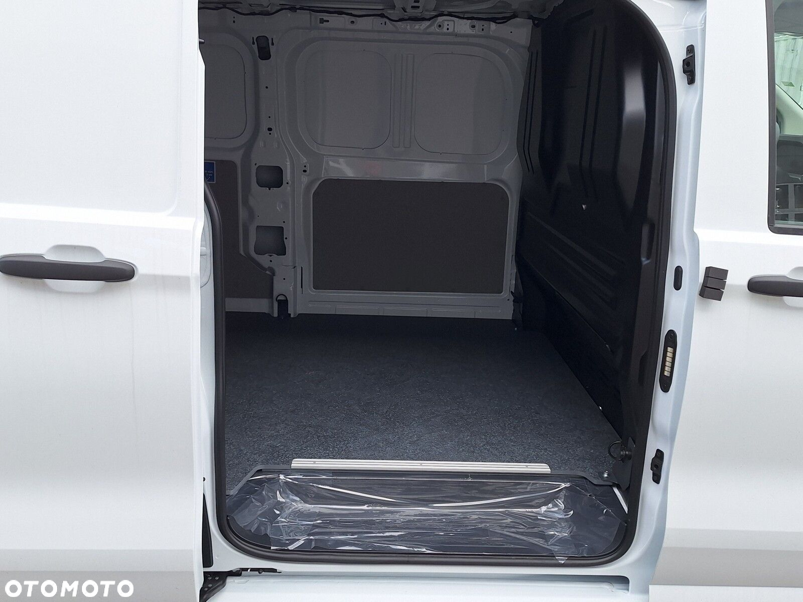 Volkswagen Transporter Furgon, 2,0TDI 150KM, 6-bieg.manualna, r.o :3500 mm - 20