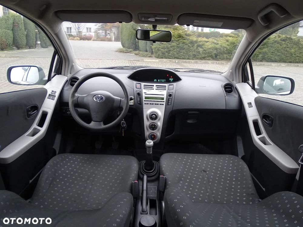 Toyota Yaris 1.3 Luna Premium - 17
