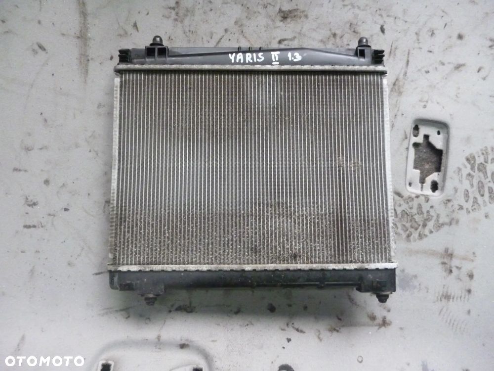 TOYOTA YARIS II 1.3 CHŁODNICA WODY - 1