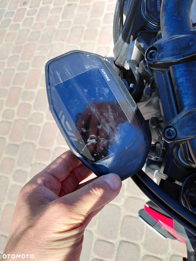 Ducati Streetfighter V2 - 9
