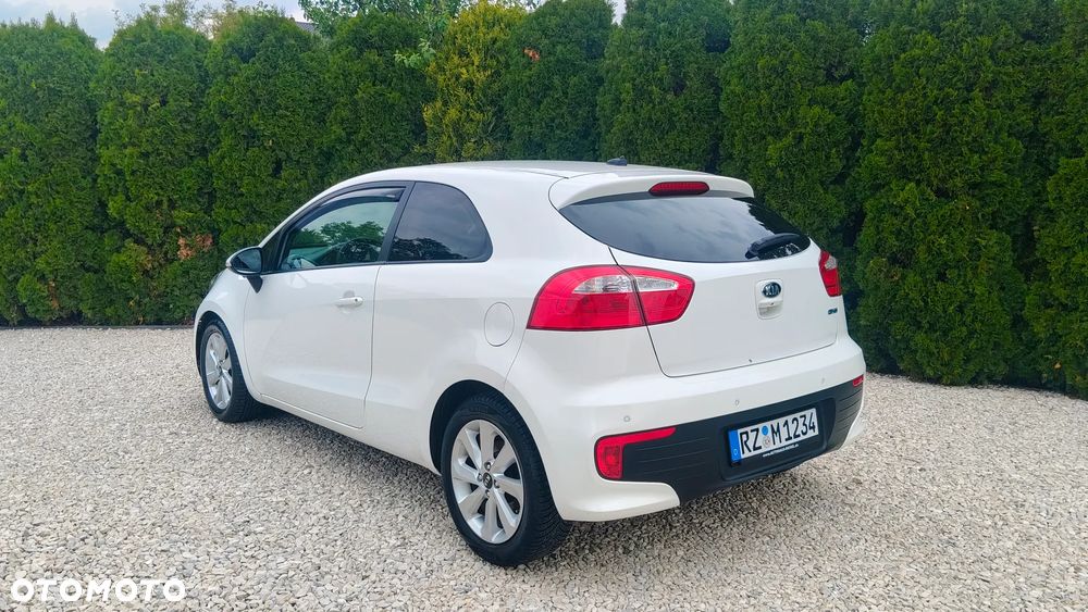 Kia Rio 1.4 Dream Team Edition - 4