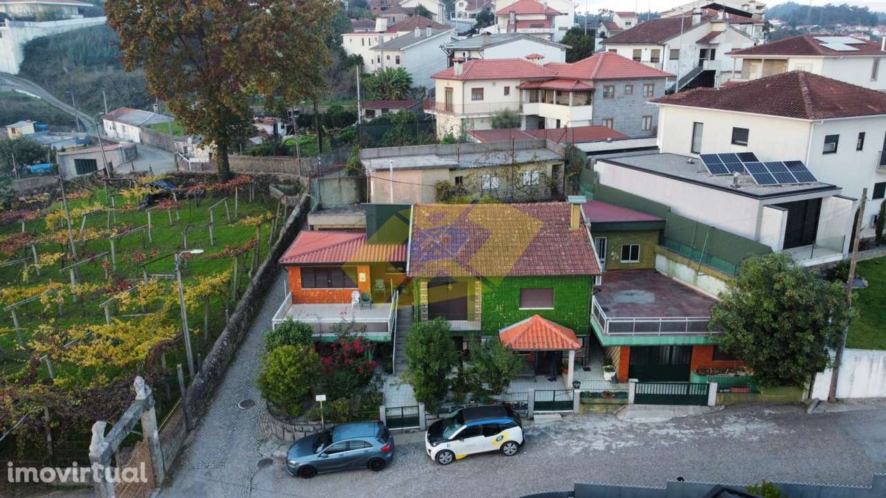 Moradia T4+T1 em Felgueiras (Centro da cidade) - Grande imagem: 5/23