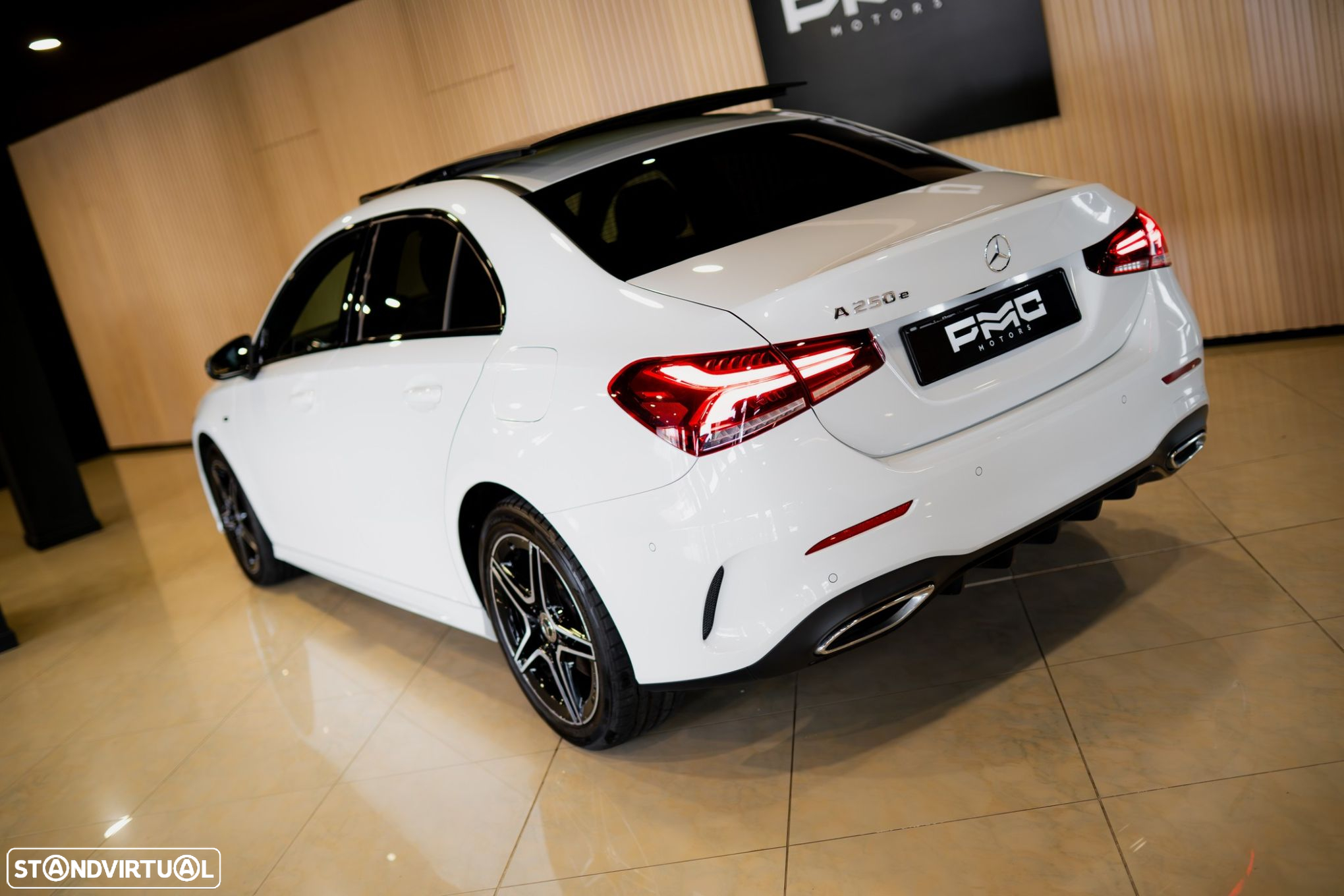 Mercedes-Benz A 250 Limousine e AMG Line - 11
