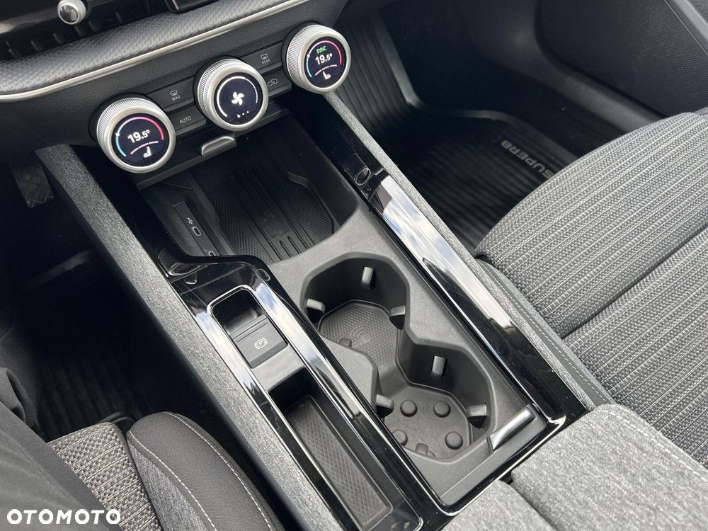 Skoda Superb 2.0 TDI SCR Selection DSG - 29