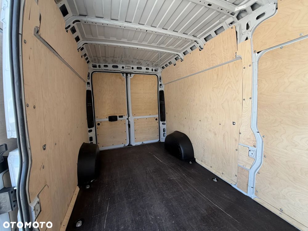 Citroën JUMPER WZMOCNIONY L3H2 HEAVY MAXI 3.5t Ładowność 1500kg Homologacja haka 3t.  SILNIK Euro-6 Starszej konstrukcji PSA Poj..2179cm3 140KM Trwały bezawaryjny na pojedynczej turbinie Nie!! Stelantis!! Koła 16' Hamulce wzmocnione BREMBO, Podwójne resory! Pełna zabudowa ładowni! Najtrwalsza konfiguracja maxi VAN L3H2 13m3 - 41