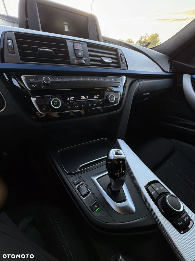 BMW Seria 3 320i - 15