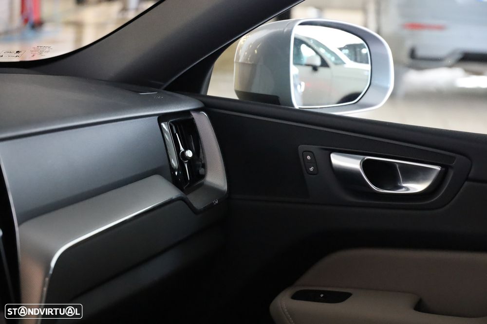 Volvo XC 60 2.0 T6 PHEV Core AWD - 18
