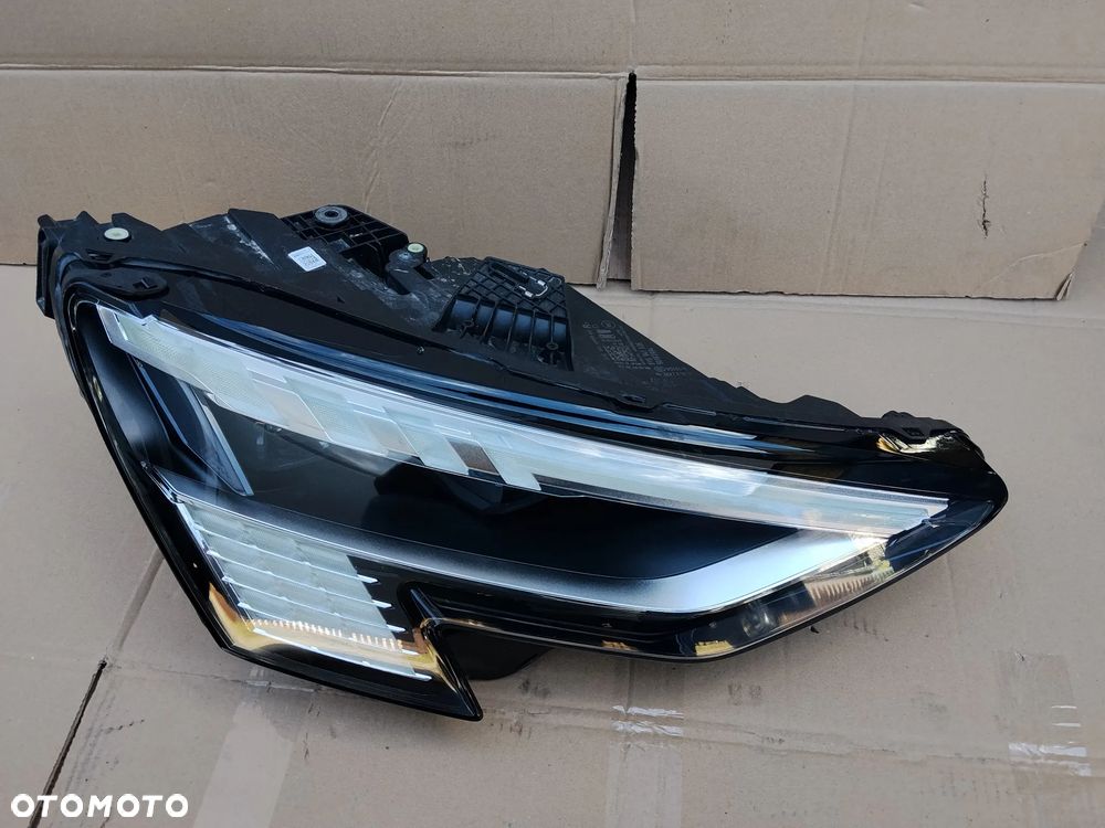 Lampa prawa Matrix Audi a3 8y0 941 036 Europa bdb stan