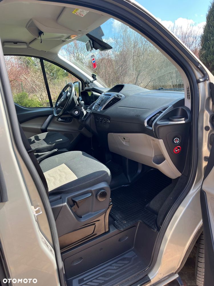 Ford Tourneo Custom - 12