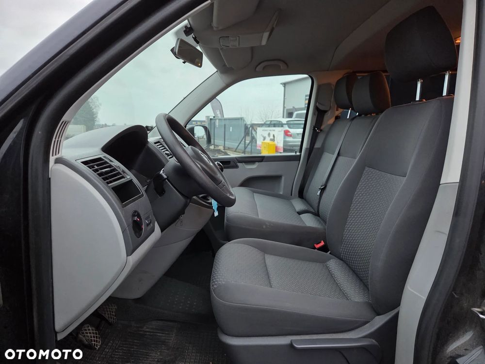 Volkswagen Caravelle - 11