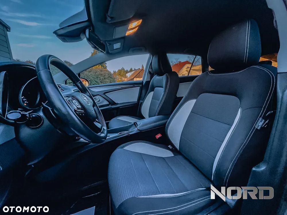 Toyota Avensis 1.8 Premium MS - 13