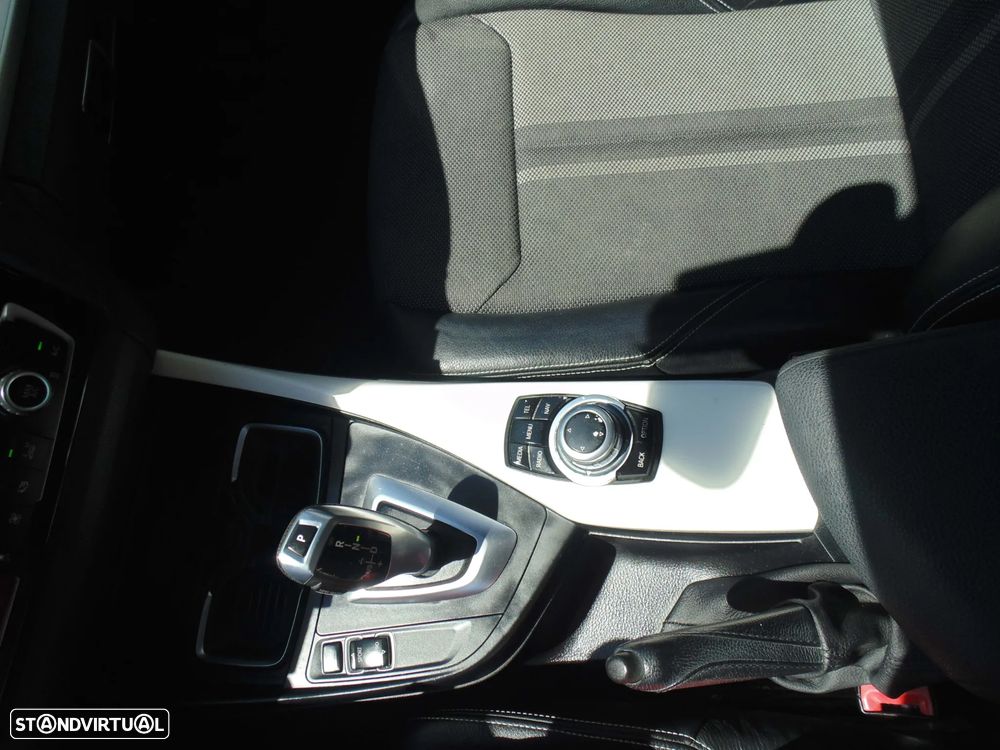 BMW 116 d Line Urban Auto - 29