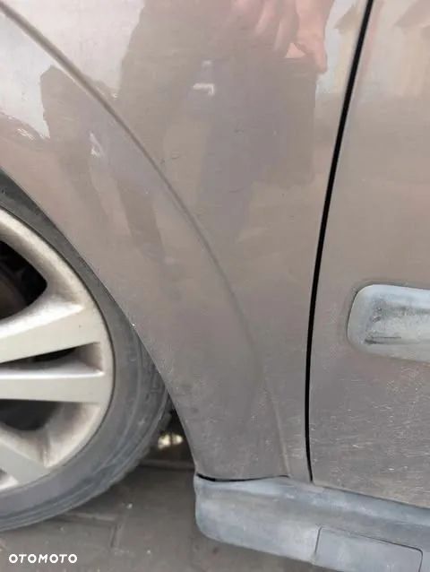 Błotnik lewy przedni Opel Astra G II Z490