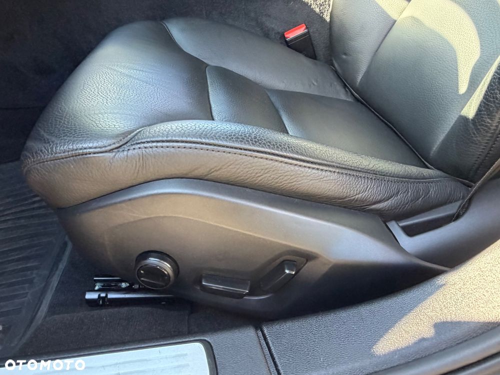 Volvo S60 B5 B AWD Plus Dark - 33