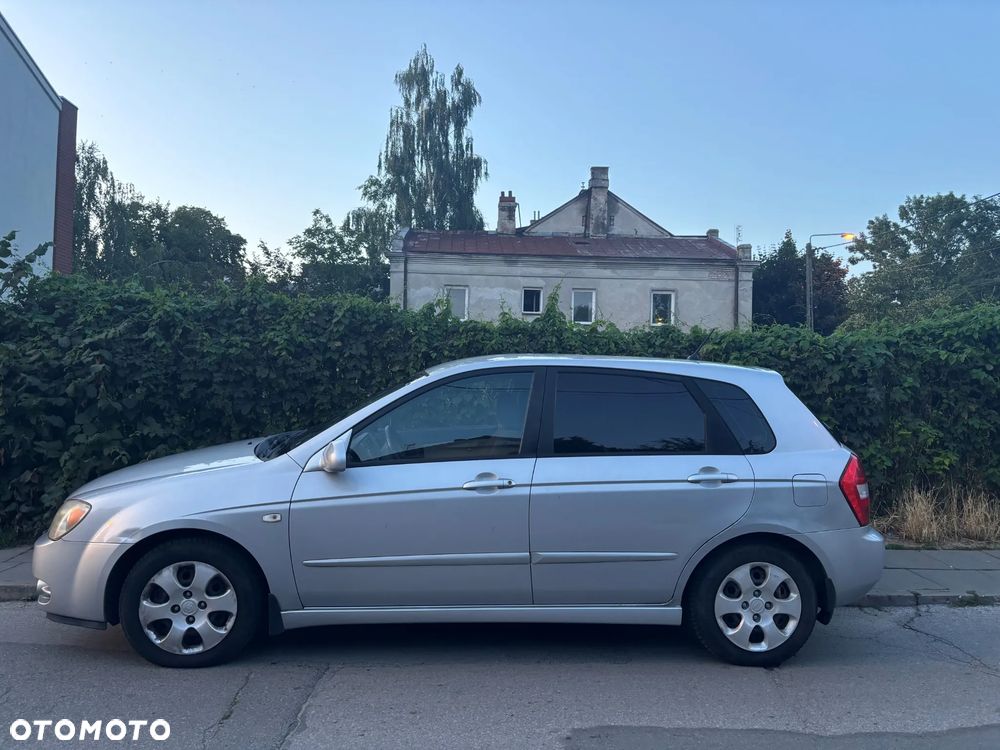 Kia Cerato 1.6 LX / Family - 1
