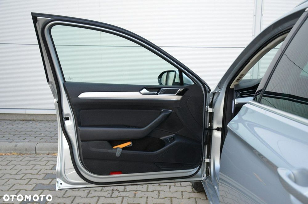 Volkswagen Passat - 20