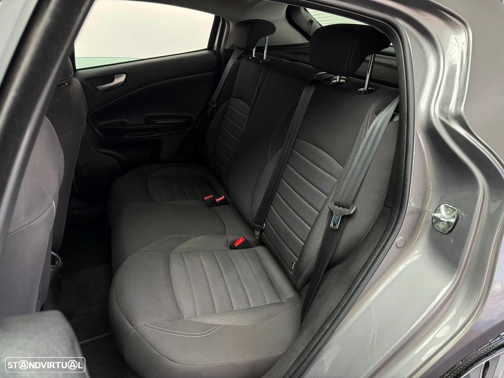 Alfa Romeo Giulietta 1.6 JTDM - 11