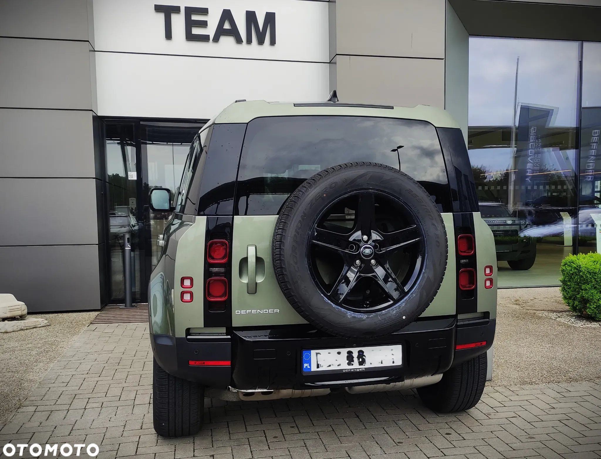 Land Rover Defender - 14