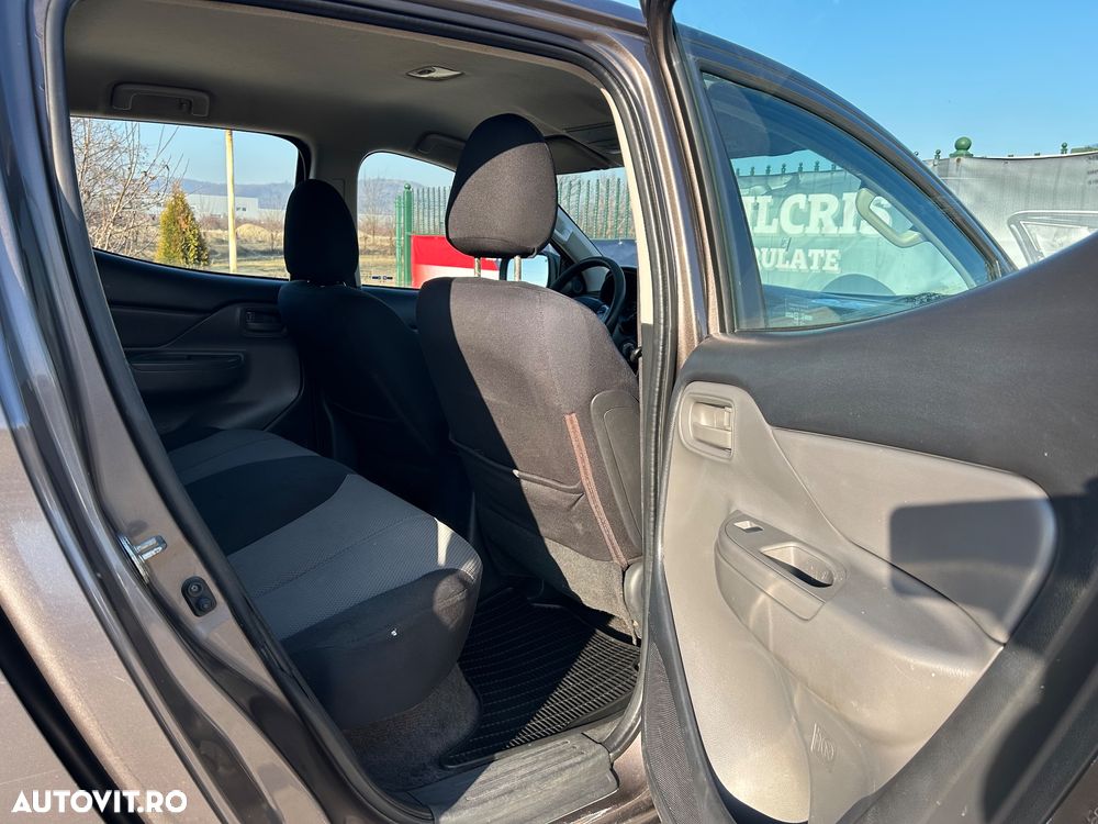 Mitsubishi L200 Double Cab 2.4 DI-D M/T Intense - 22