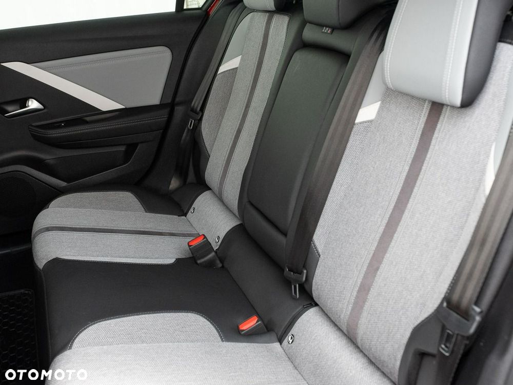 Opel Astra 1.2 T Elegance S&S - 25