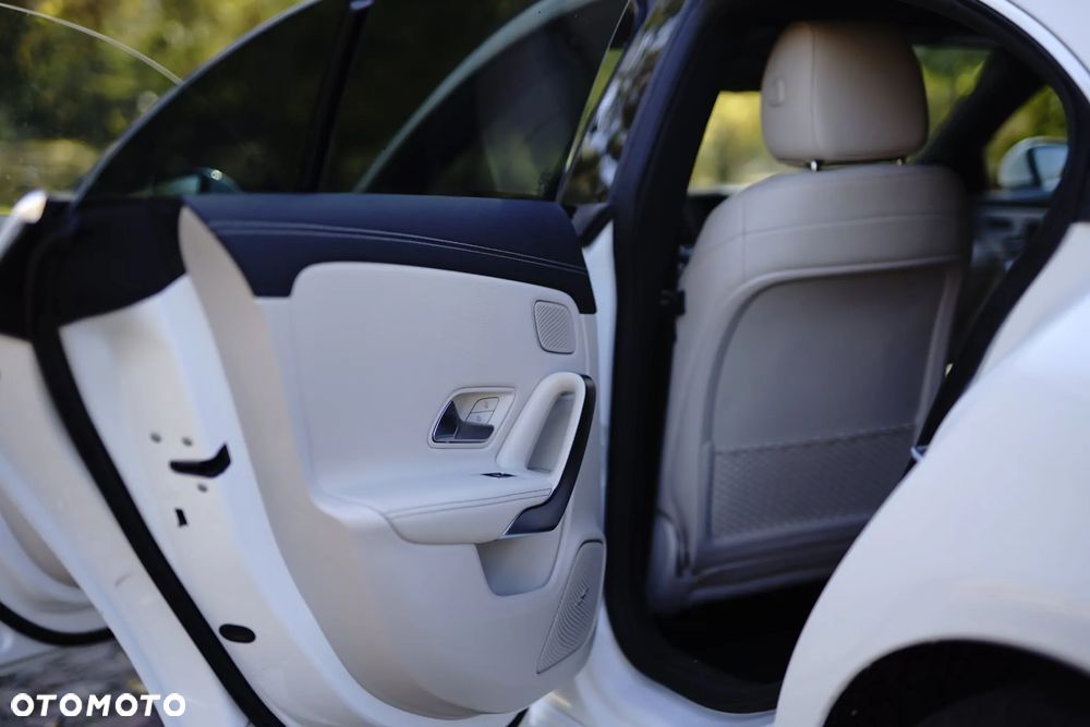 Mercedes-Benz CLA 250 4Matic 7G-DCT AMG Line - 21