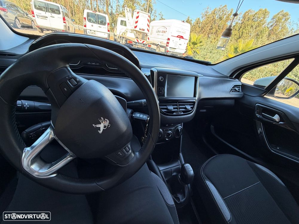 Peugeot 208 - 18